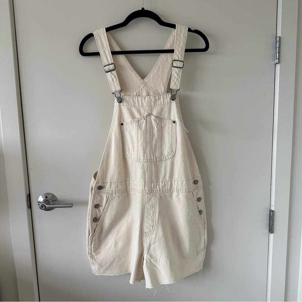 Old Navy Slouchy Denim Short Overalls in Cream